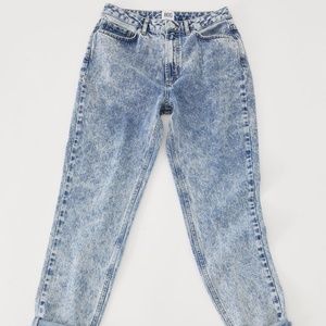 Urban Outfitters BDG High-Waisted Mom Jeansize 27